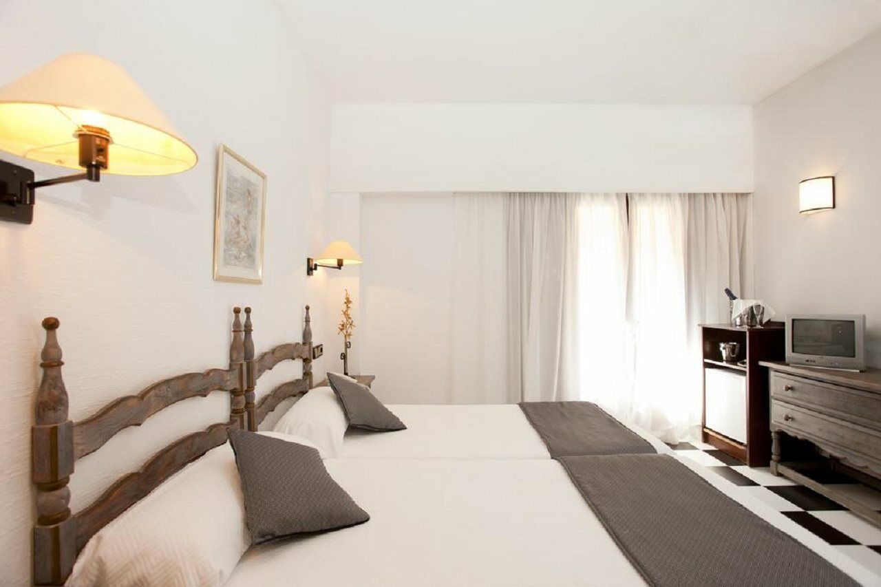 Hotel Sis Pins Port de Pollenca Exterior photo