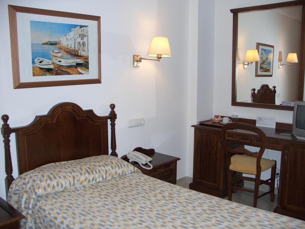 Hotel Sis Pins Port de Pollenca Exterior photo